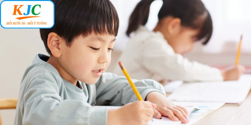 KJC ươm mầm tri thức Việt mang đến nhiều phần quà giá trị