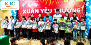 Quà Tết trẻ em vùng xa kjc